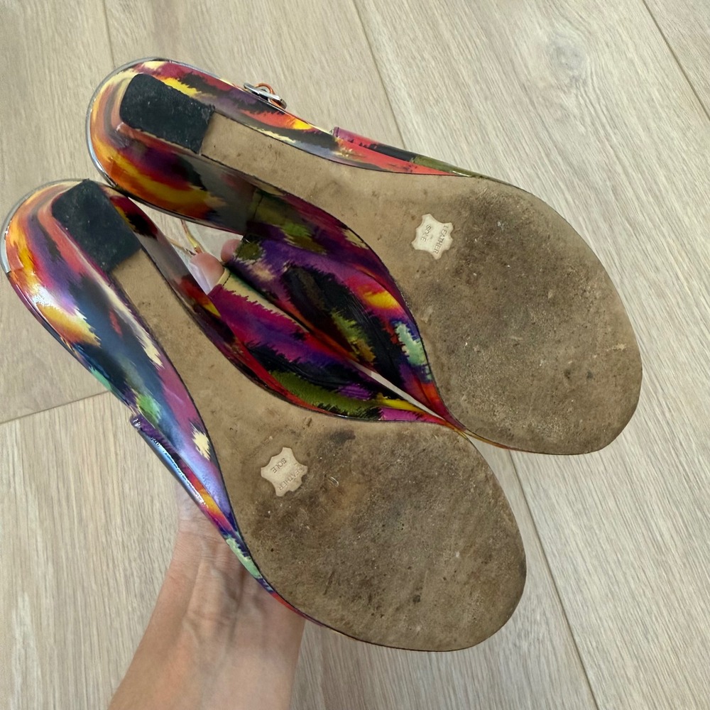 RARE Stuart Weitzman Multi-Color Ikat Patent Leather Peep Toe Wedge Sandals 8M - Picture 5 of 9
